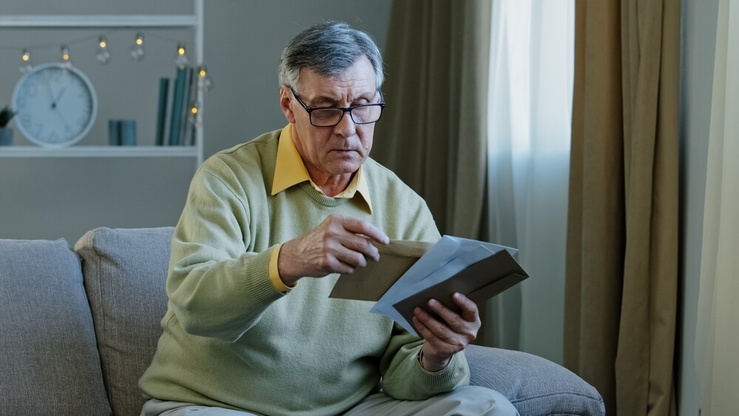 Avril 2025 : qu'est-ce qui change pour les seniors ? ©MAYA LAB/Shutterstock