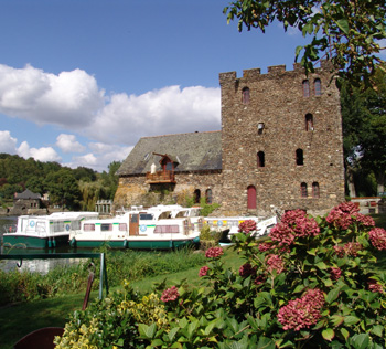 Tourisme fluvial sans permis : une très belle manière de découvrir l’Anjou au printemps Tourisme fluvial sans permis : une très belle manière de découvrir l’Anjou au printemps