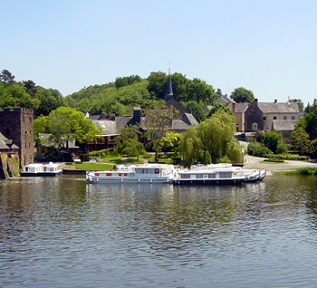 Tourisme fluvial sans permis : une très belle manière de découvrir l’Anjou au printemps