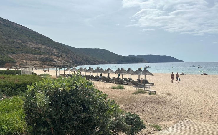Corse du sud : l'incontestable café de la plage d'Arone