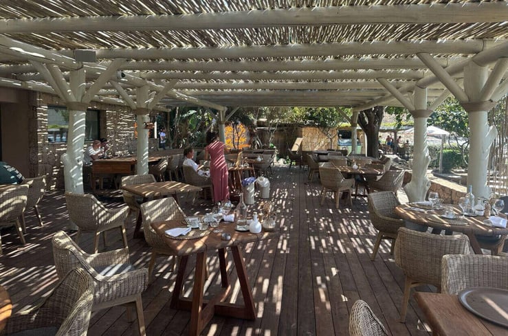 Corse du sud : l'incontestable café de la plage d'Arone