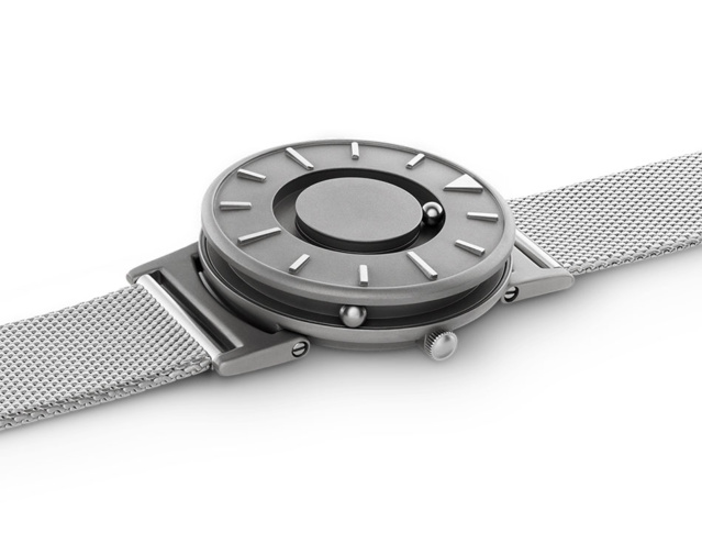 Eone Bradley : quand une montre pour malvoyants devient une montre design Eone Bradley : quand une montre pour malvoyants devient une montre design