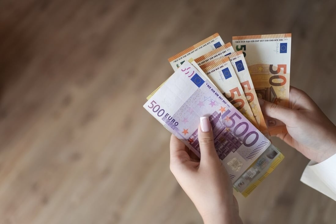 Don d'argent en espèces © Elkhophoto/Shutterstock Don d'argent en espèces © Elkhophoto/Shutterstock