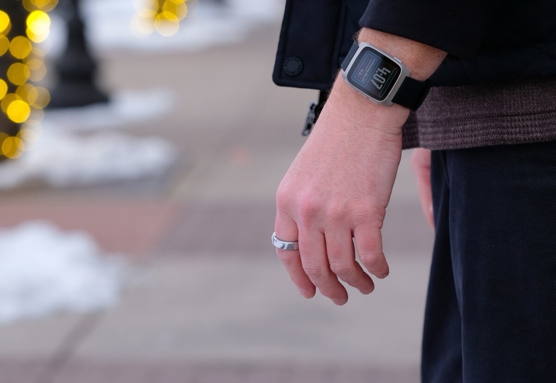 La bague connectée Peeble Index 01 © 2025 Core Devices LLC