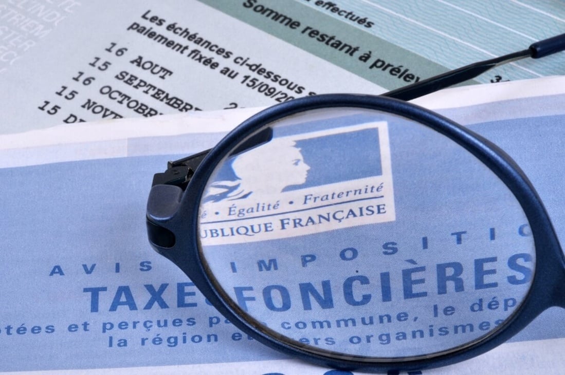 Gros plan sur la taxe foncière pour les retraités © RVillalon/Shutterstock Gros plan sur la taxe foncière pour les retraités © RVillalon/Shutterstock
