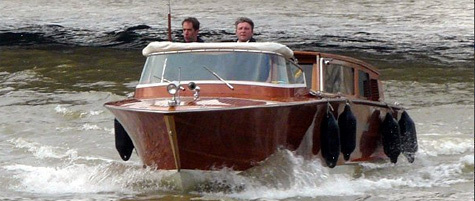 River Limousine : découvrir Paris sur la Seine à bord d’un « Water Limousine vénitien »