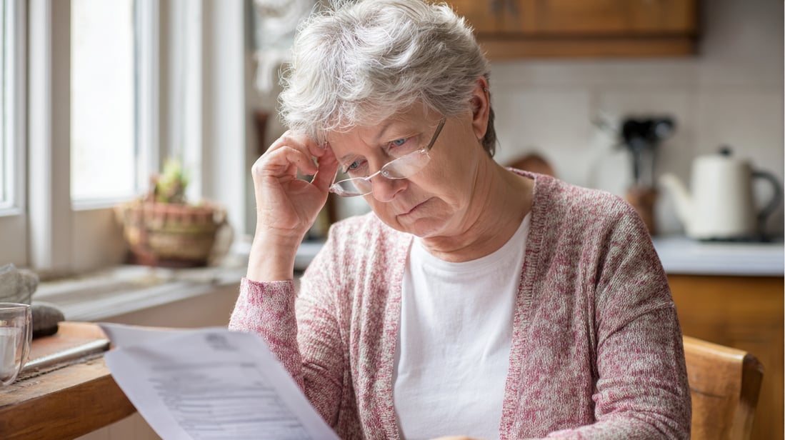 Retraitée fonctionnaire consultant son relevé de pension minimum garanti avec surprise Retraitée fonctionnaire consultant son relevé de pension minimum garanti avec surpriseRetraitée fonctionnaire consultant son relevé de pension minimum garanti © SeniorActu Retraitée fonctionnaire consultant son relevé de pension minimum garanti avec surprise Retraitée fonctionnaire consultant son relevé de pension minimum garanti avec surpriseRetraitée fonctionnaire consultant son relevé de pension minimum garanti © SeniorActu