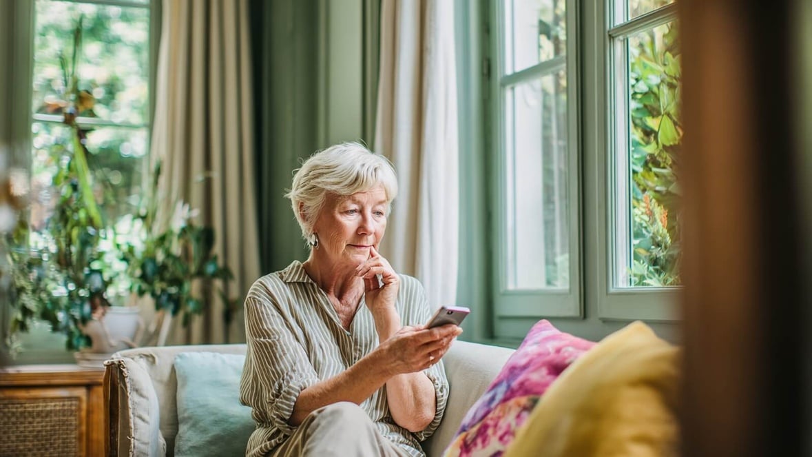 Le reste à charge réel des aides au maintien à domicile en 2026 et les pièges à éviter  © SeniorActu