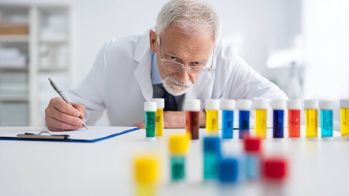 Reconnaître les signes avant-coureurs de la maladie de Parkinson qui apparaissent 5 à 10 ans avant les premiers tremblements