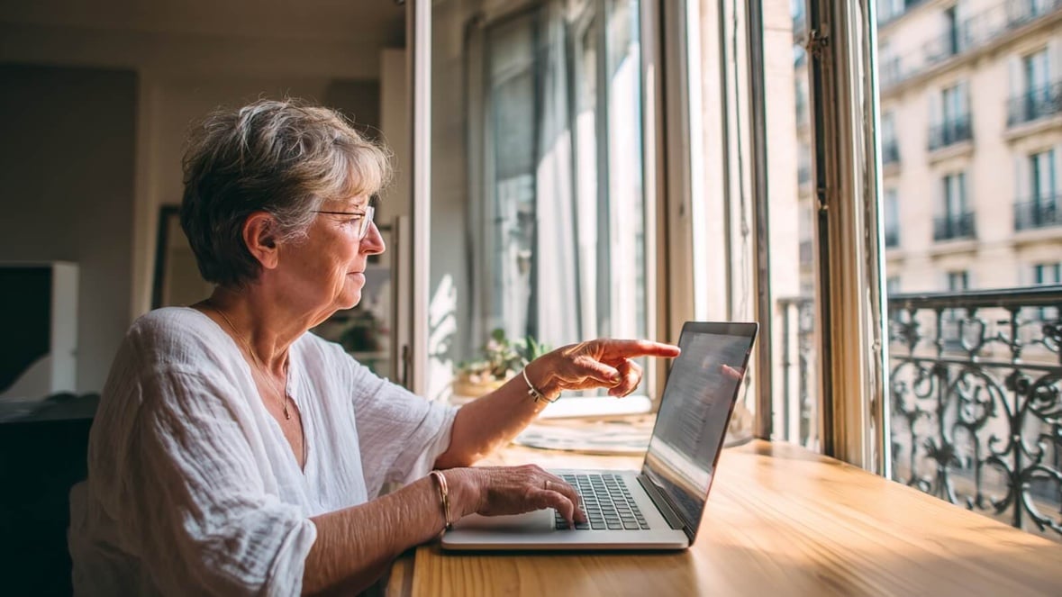 Comprendre l'arnaque par mail au faux complément de retraite de 267,14 euros signalée par la Cnav en mai 2026 © SeniorActu.com