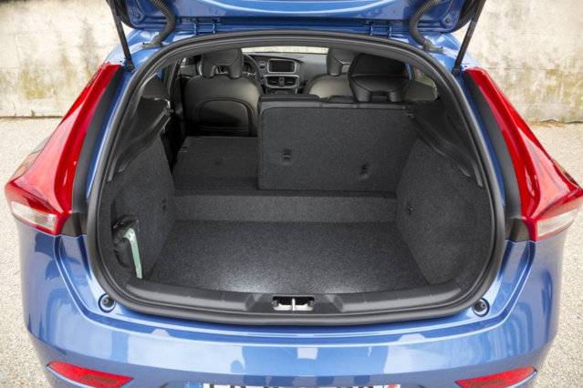 Volvo V40 T3 Geartronic 150ch : une allure modernisée Volvo V40 T3 Geartronic 150ch : une allure modernisée