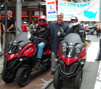 Deux seniors américains traversent les Etats-Unis en scooters Deux seniors américains traversent les Etats-Unis en scooters