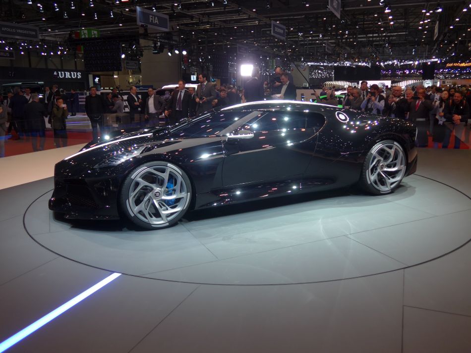 La voiture noire de Bugatti