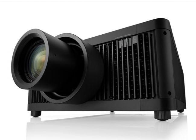 Un projecteur Sony qui diffuse des images 4k avec une luminosité de 10000