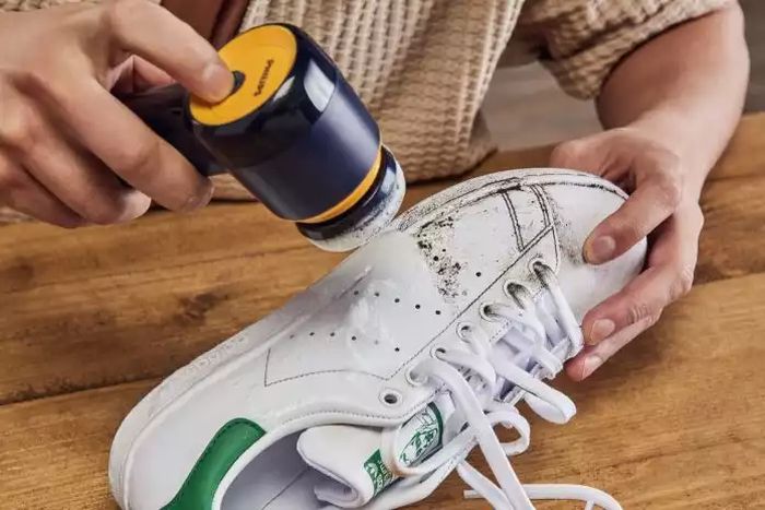 Philips Sneaker Cleaner : pour des baskets propres comme au