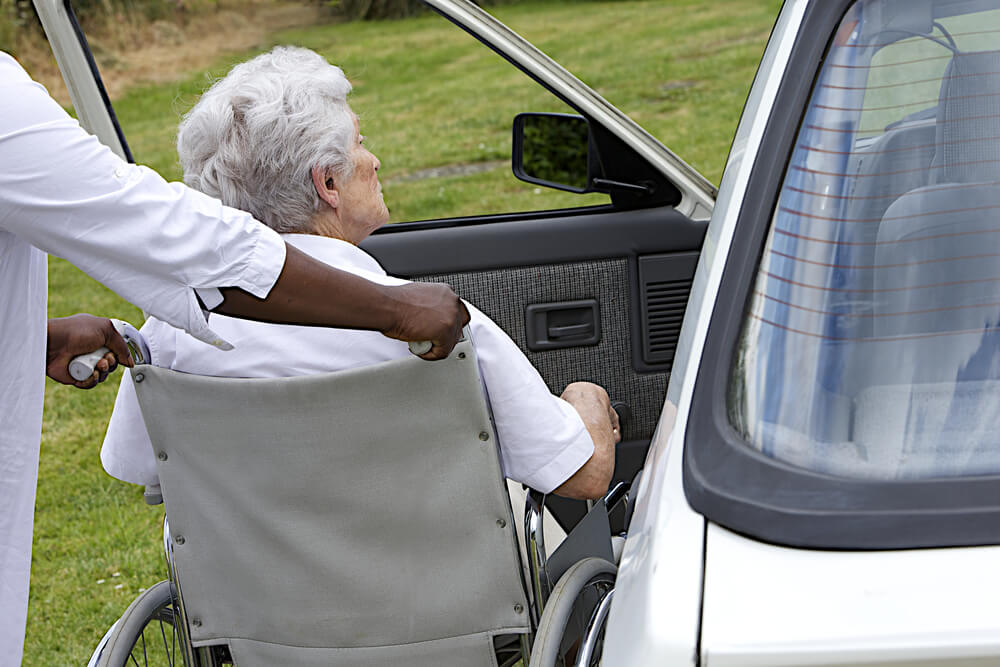 Transport sanitaire des personnes âgées : quelles sont les solutions disponibles ?