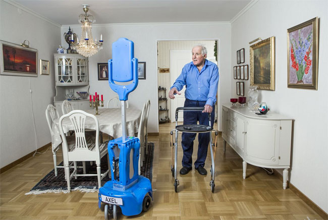 Giraffplus robot personne âgée