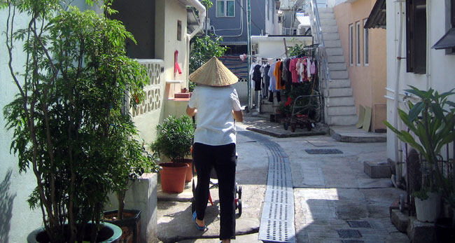 Hong Kong : recherche place en maison de retraite... en Chine continentale !