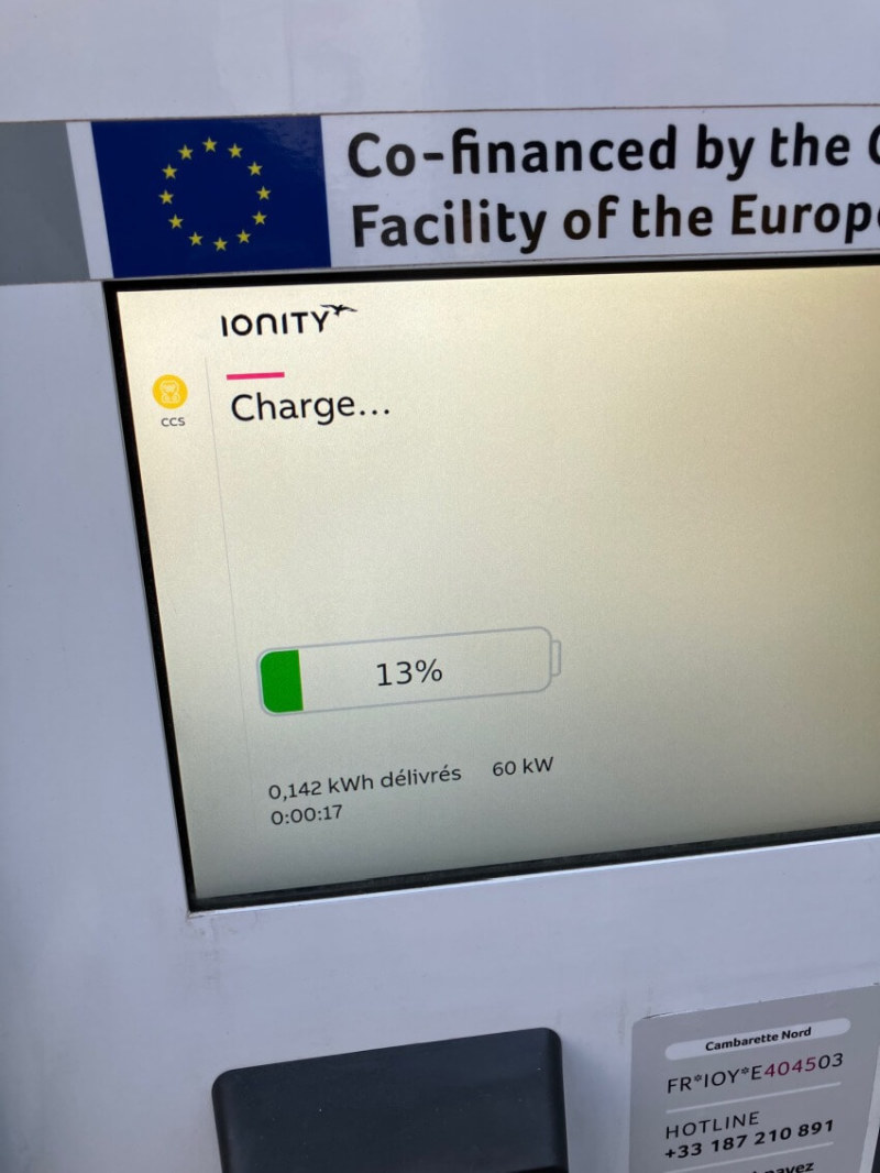 Descendre à 13% de charge est toujours anxiogène surtout si la première borne est hors d’usage.