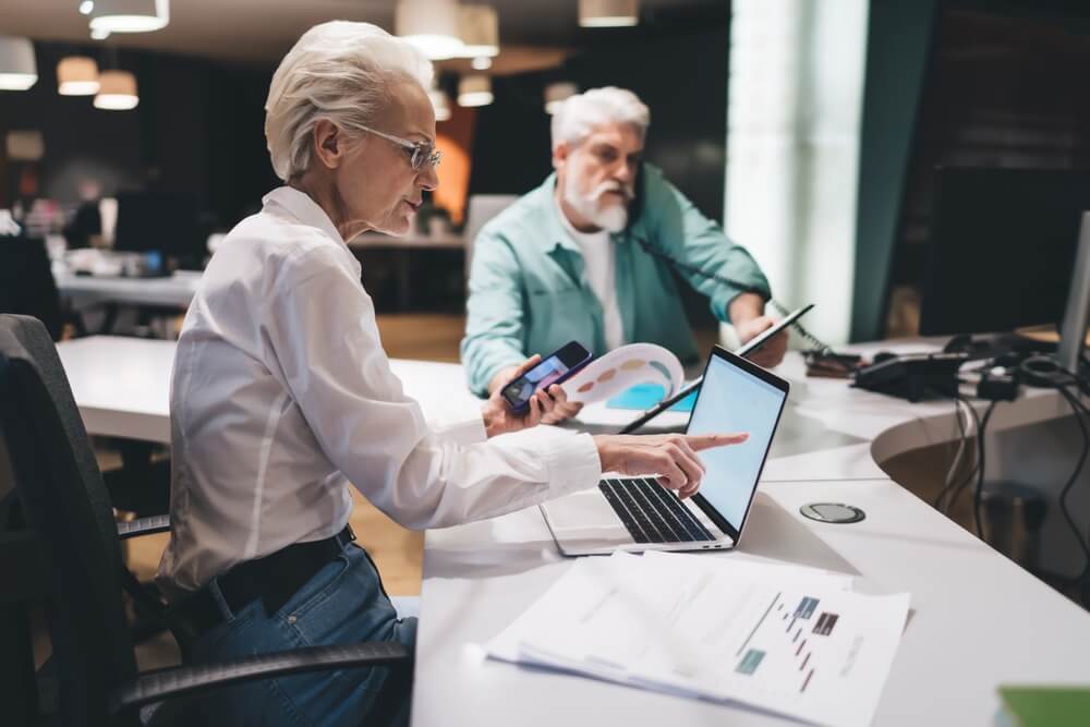 seniors au travail ©Shutterstock