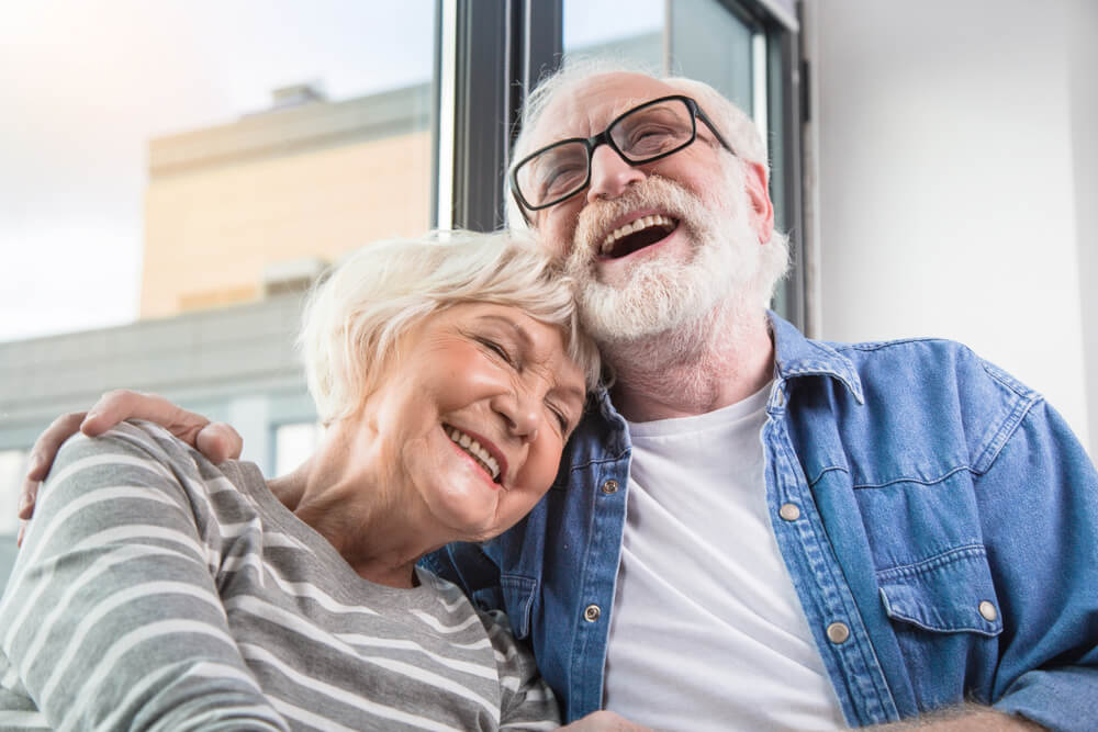 Couple de seniors en forme et heureux ©Shutterstock