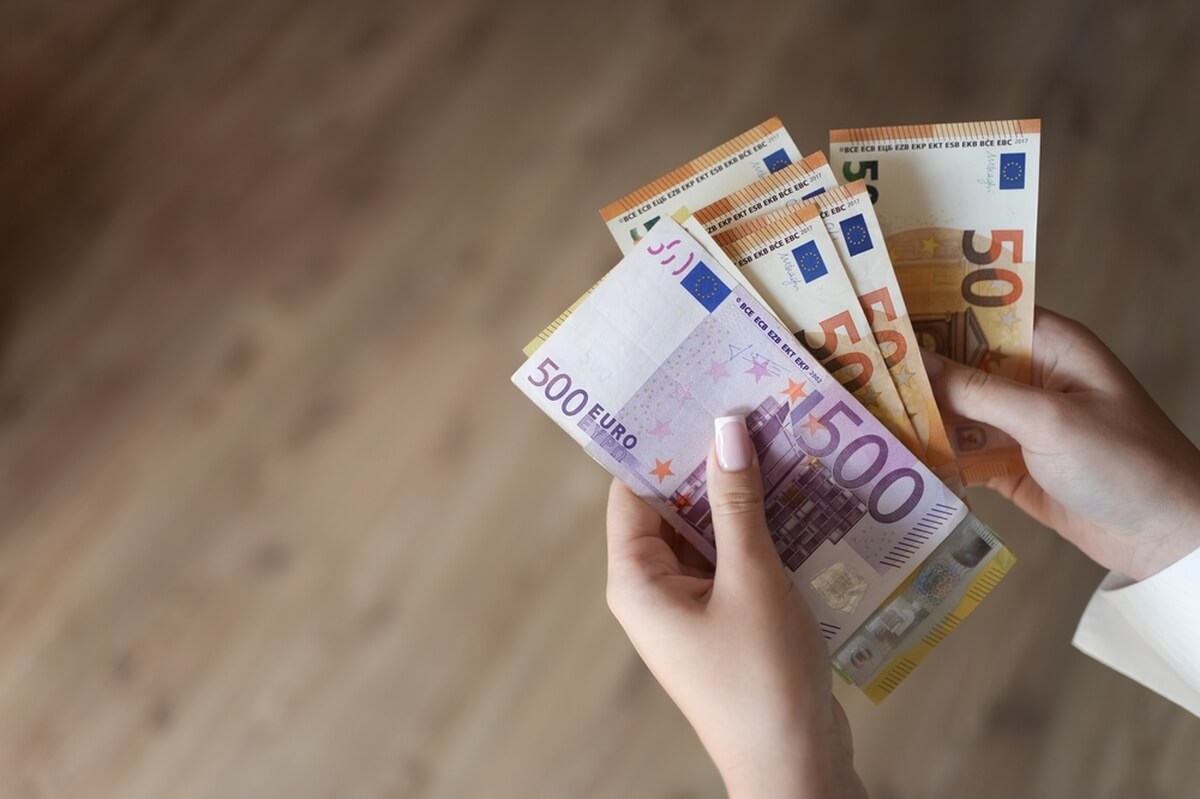 Don d'argent en espèces © Elkhophoto/Shutterstock