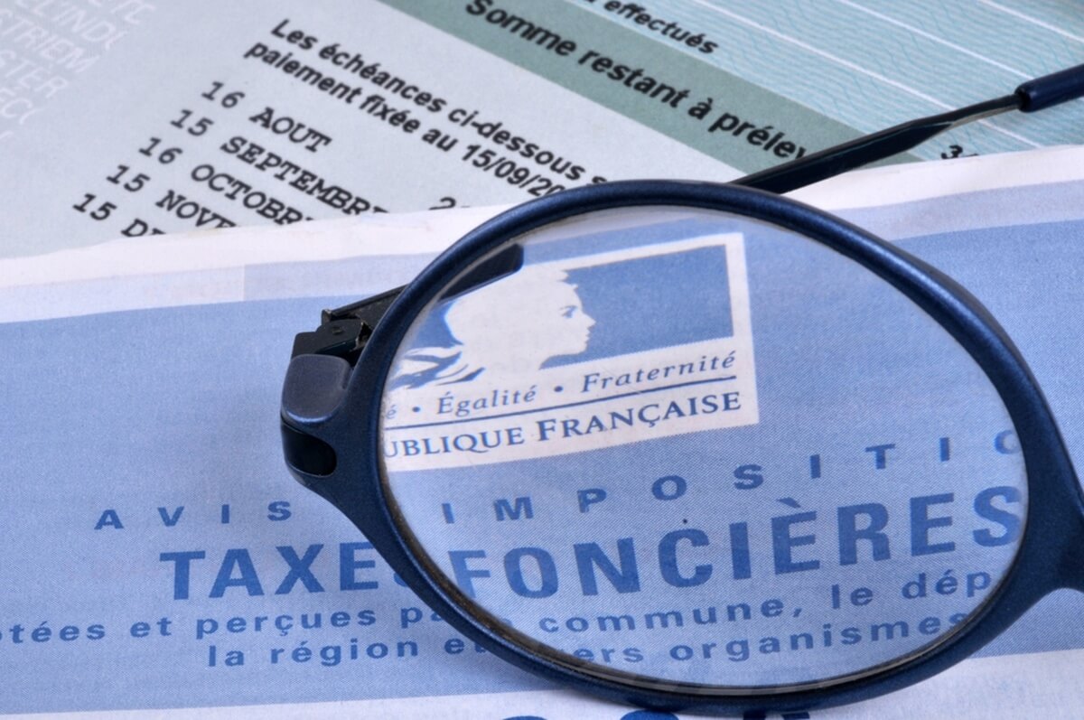Gros plan sur la taxe foncière pour les retraités © RVillalon/Shutterstock