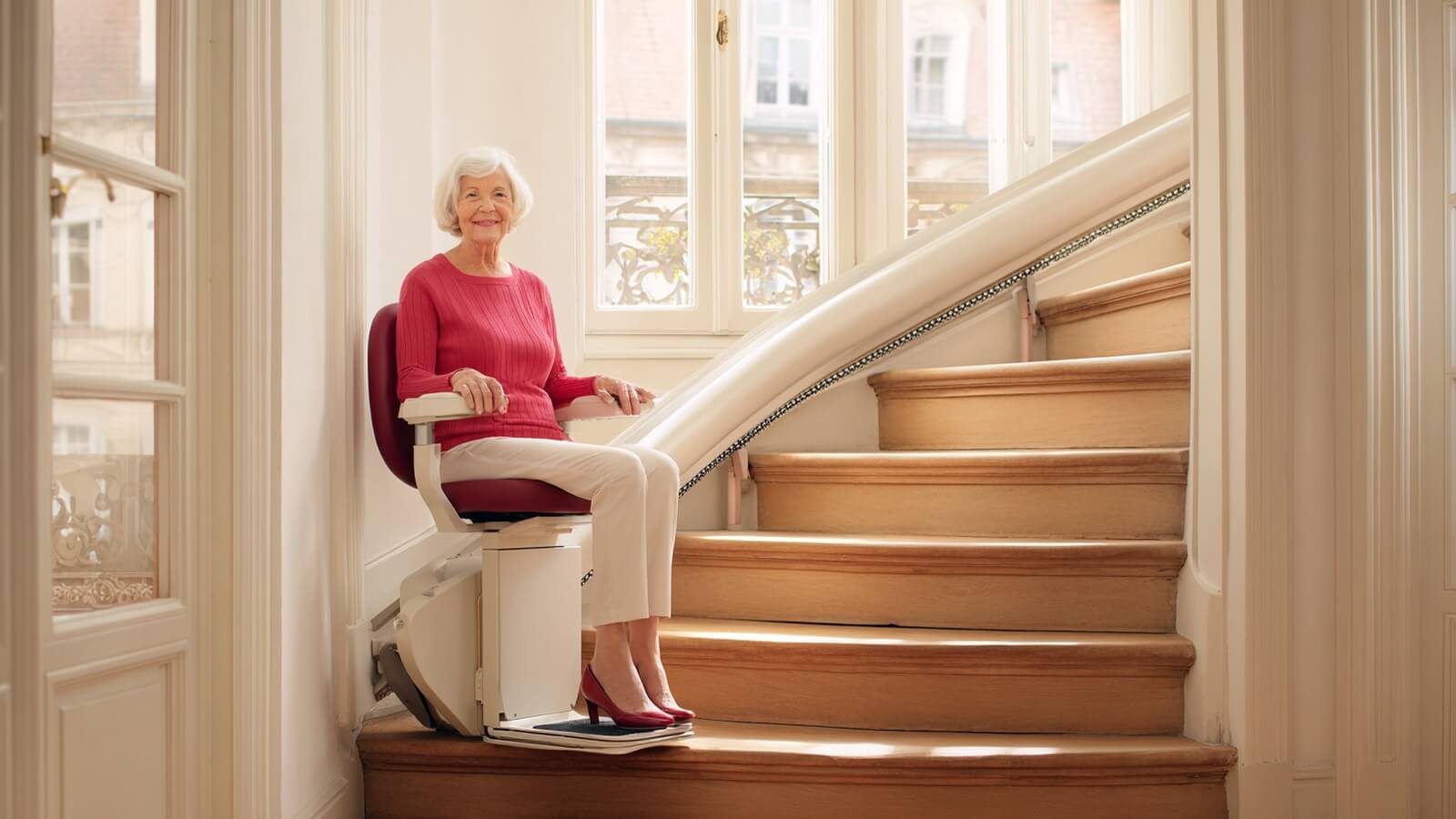 Monte-escalier : une aide peut couvrir 70 % de la facture © SeniorActu