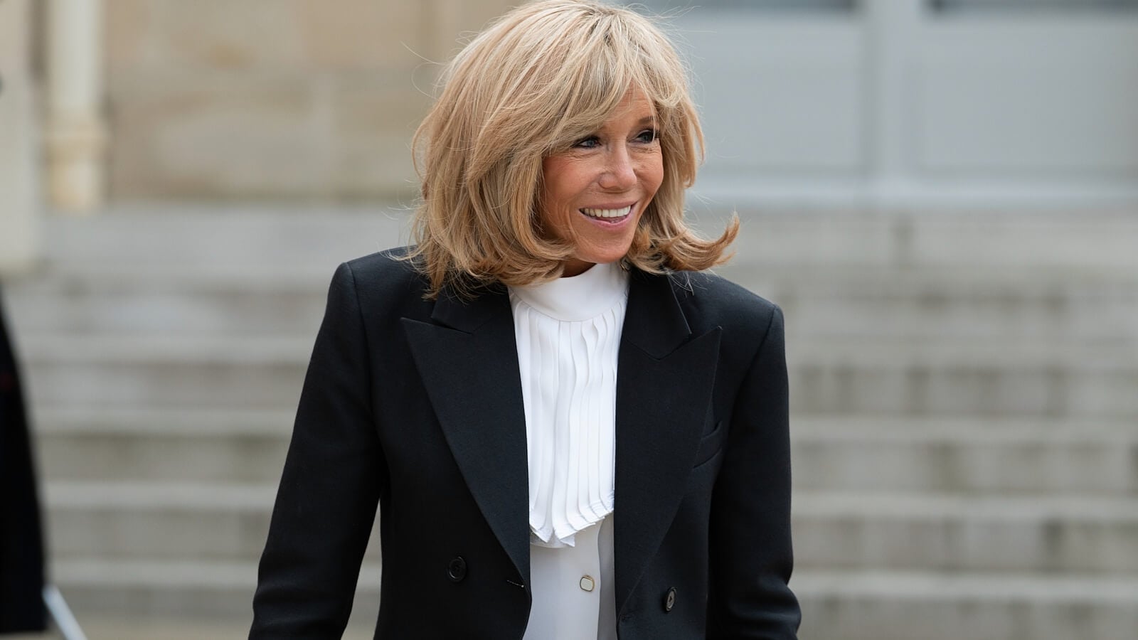 Brigitte Macron au Palais de l'Élysée pour accueillir le Roi et la Reine d'Espagne en mars 2020 © Frederic Legrand - COMEO/Shutterstock