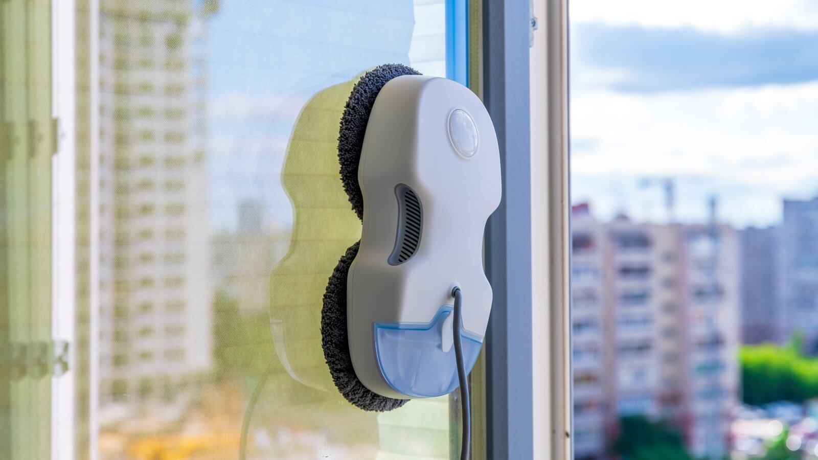 Robot laveur de vitres © Olga Ilina/Shutterstock