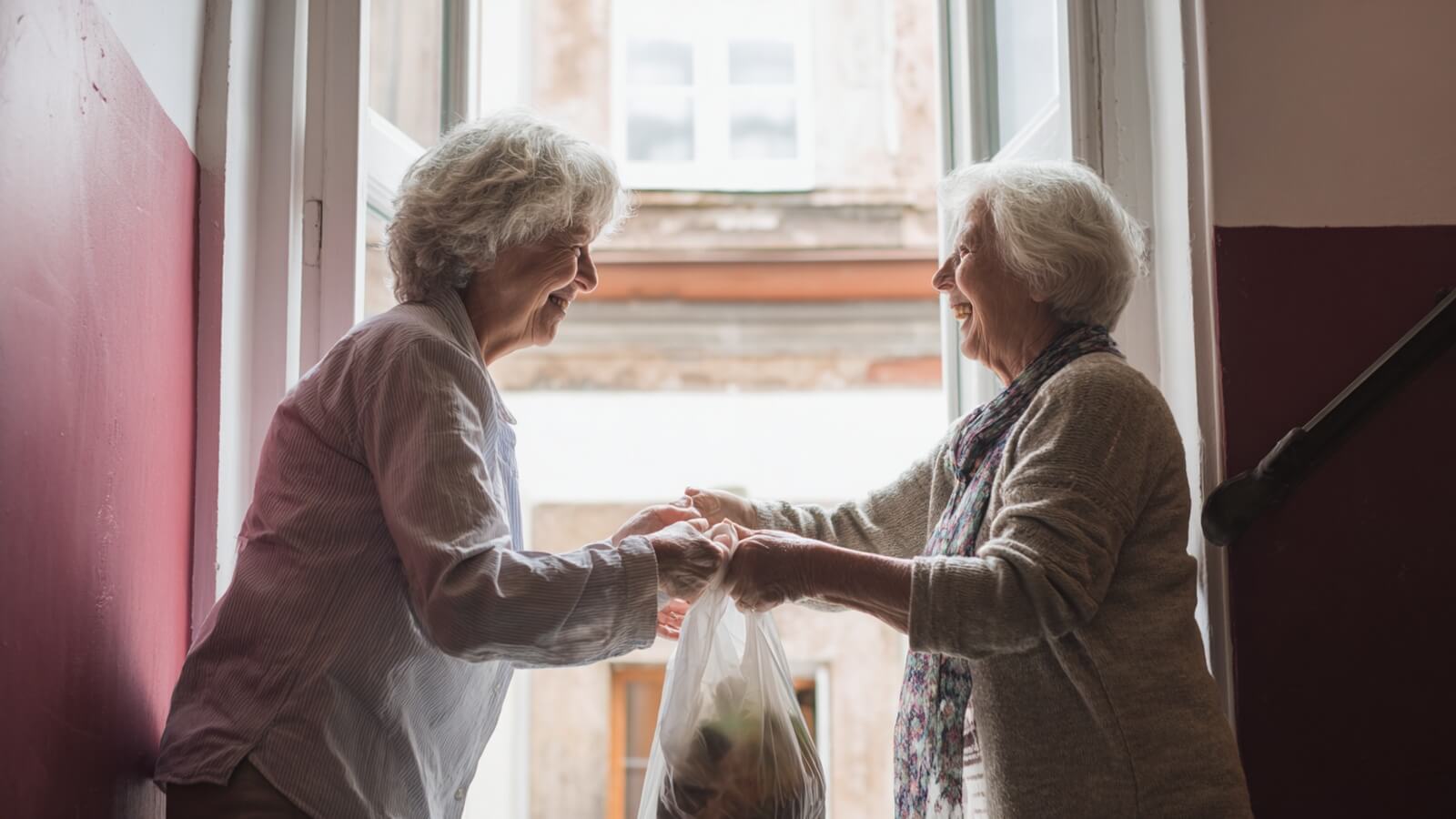 Étude américaine sur le bénévolat et l'aide aux proches qui ralentit le déclin cognitif après 60 ans