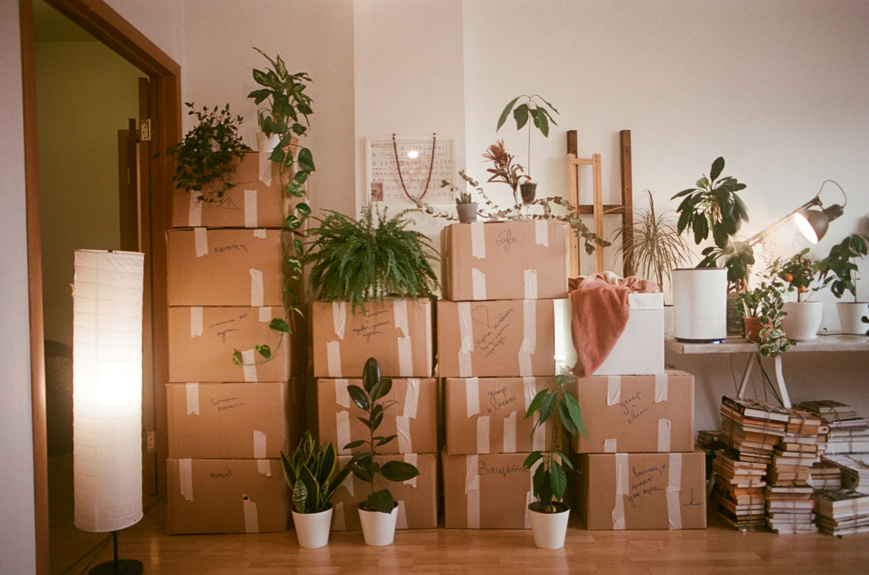 Préparer le départ d'un parent en maison de retraite : que faire des affaires laissées dans le logement ?