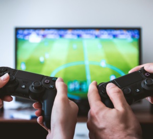 Monique, 70 ans et Marcel, 95 ans : champions de e-Sport