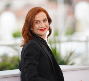 Isabelle Huppert, 69 ans, mannequin pour la collab' Balenciaga X Adidas