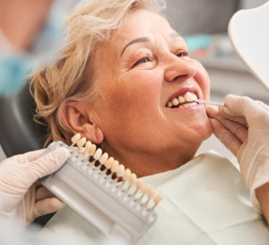 Prévenir les maladies bucco-dentaires quand on est seniors