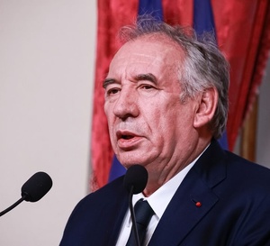 Retour de l'âge de la retraite à 62 ans : François Bayrou dit "non" Retour de l'âge de la retraite à 62 ans : François Bayrou dit "non"