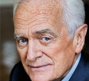 Décès de Philippe Labro : un grand nom du journalisme et des lettres françaises s’éteint à 88 ans