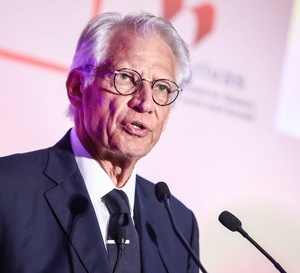 Retraites : Dominique de Villepin propose d'abroger la réforme Borne pour instaurer une retraite à points Retraites : Dominique de Villepin propose d'abroger la réforme Borne pour instaurer une retraite à points