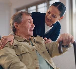Accompagnement des seniors pendant l'été : de courts séjours en EHPAD avec Omeris