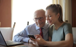 Téléassistance à domicile et géolocalisée avec Assystel