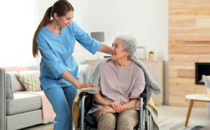 Seniors et logement : rester chez soi le plus longtemps possible même dépendants...