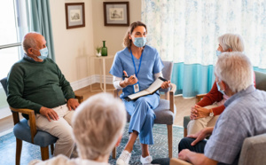 La maison de retraite vs le maintien à domicile : principalement un choix par défaut