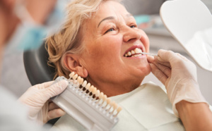 Prévenir les maladies bucco-dentaires quand on est seniors