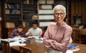 Devenir professeur particulier quand on est senior : les avantages