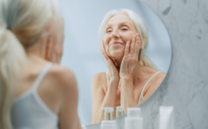 Bien vieillir : les stratégies pour les marques du secteur de la cosmétique