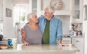Manifeste pour la liberté de vieillir chez soi : ouvrage collectif