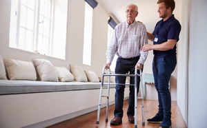 EHPAD : des infirmiers en pratique avancée pour une meilleure prise en charge des ainés