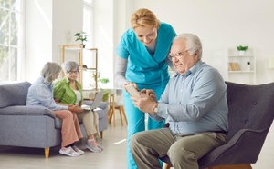 Quel est le futur des EHPAD en France ? Trois questions à Alix Merle, chargée d'études Xerfi