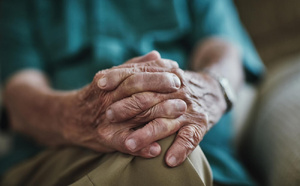 Les Fossoyeurs : plongée dans les coulisses du scandale des Ehpad