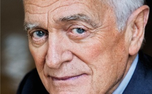 Décès de Philippe Labro : un grand nom du journalisme et des lettres françaises s’éteint à 88 ans